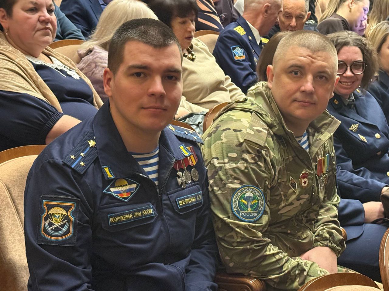 Вчера в г. Брянске прошло мероприятие, где торжественно Губернатор Брянской области Богомаз А. В. вручил Медаль общественного признания «Отец солдата» от ВОД «Отцы России» ветерану боевых действий Глушенкову Андрею... Вчера в г. Брянске прошло мероприятие, где торжественно Губернатор Брянской области Богомаз А. В. вручил Медаль общественного признания «Отец солдата» от ВОД «Отцы России» ветерану боевых действий Глушенкову Андрею...