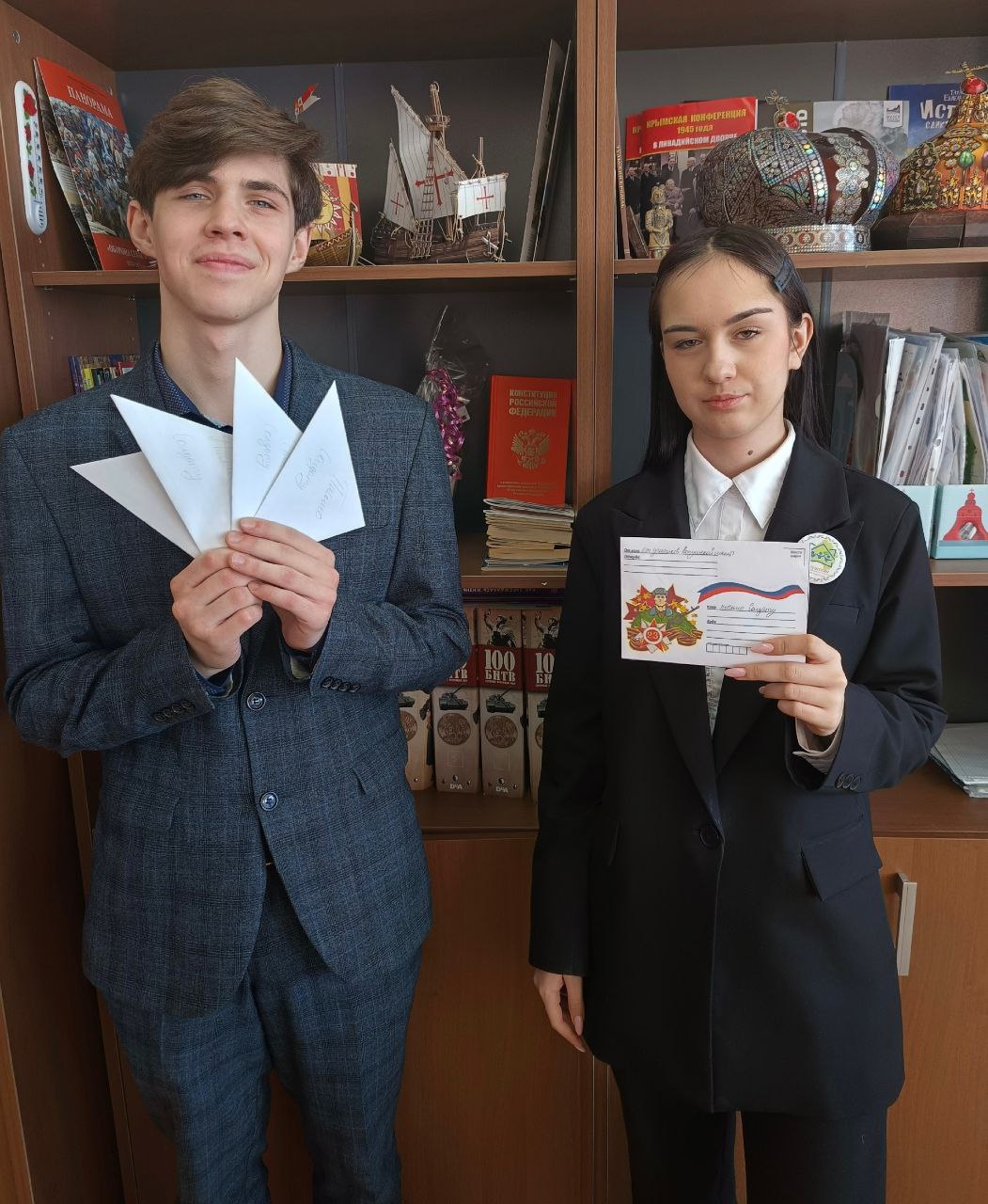 «ПИШУ ТЕБЕ, ГЕРОЙ!». Обучающиеся Лопушской школы в преддверии Дня защитника Отечества написали письма солдатам, которые были переданы военнослужащим подразделения БАРС-БРЯНСК «ПИШУ ТЕБЕ, ГЕРОЙ!». Обучающиеся Лопушской школы в преддверии Дня защитника Отечества написали письма солдатам, которые были переданы военнослужащим подразделения БАРС-БРЯНСК