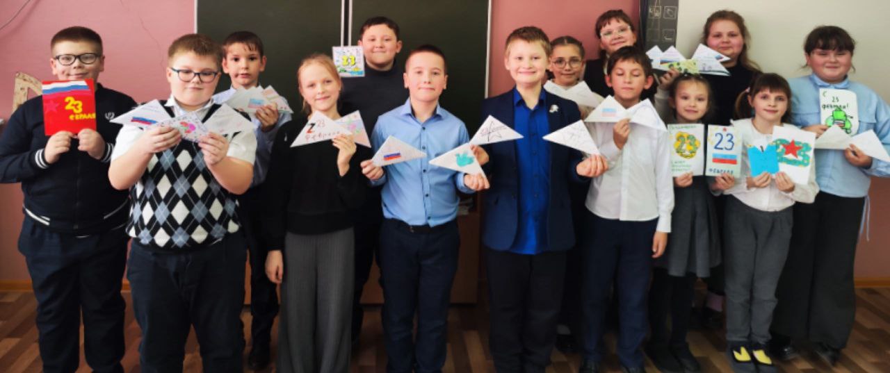 «ПИШУ ТЕБЕ, ГЕРОЙ!». Обучающиеся Лопушской школы в преддверии Дня защитника Отечества написали письма солдатам, которые были переданы военнослужащим подразделения БАРС-БРЯНСК «ПИШУ ТЕБЕ, ГЕРОЙ!». Обучающиеся Лопушской школы в преддверии Дня защитника Отечества написали письма солдатам, которые были переданы военнослужащим подразделения БАРС-БРЯНСК