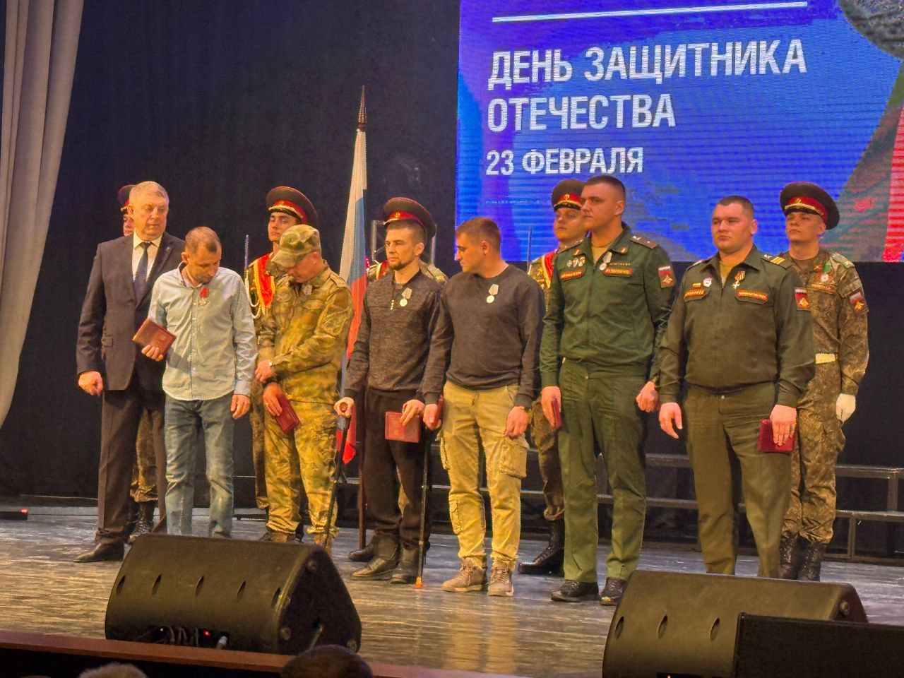 Вчера в г. Брянске прошло мероприятие, где торжественно Губернатор Брянской области Богомаз А. В. вручил Медаль общественного признания «Отец солдата» от ВОД «Отцы России» ветерану боевых действий Глушенкову Андрею... Вчера в г. Брянске прошло мероприятие, где торжественно Губернатор Брянской области Богомаз А. В. вручил Медаль общественного признания «Отец солдата» от ВОД «Отцы России» ветерану боевых действий Глушенкову Андрею...