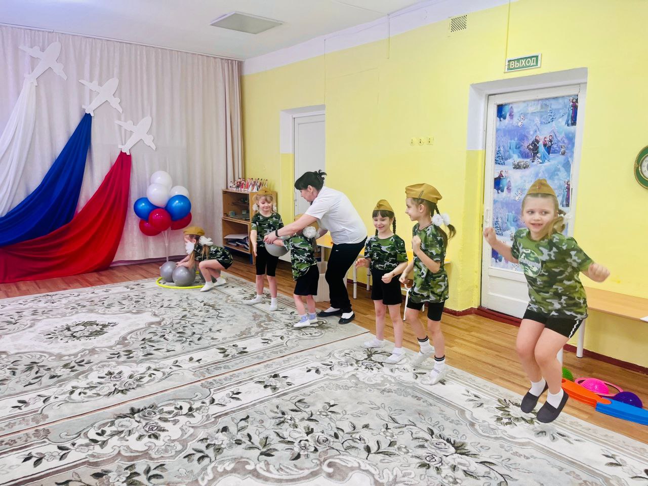 Праздник 23 февраля в детском саду– хороший повод для воспитания у наших детей чувства патриотизма, сопричастности к лучшим традициям своей Родины, формирования у ребят гордости за славных защитников Отечества Праздник 23 февраля в детском саду– хороший повод для воспитания у наших детей чувства патриотизма, сопричастности к лучшим традициям своей Родины, формирования у ребят гордости за славных защитников Отечества