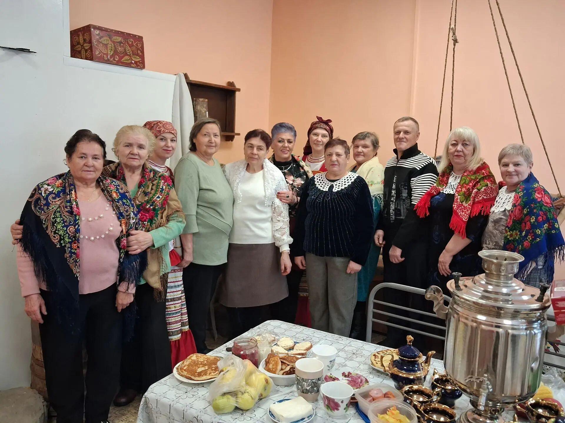 Наша Масленица дорогая! Она гостюшка годовая! 16 февраля, в первый день Масленицы, именуемый в народе «Встреча» члены клуба "Активное долголетие" ГБУ КЦСОН Рогнединского района посетили комнату народного быта при Доме...