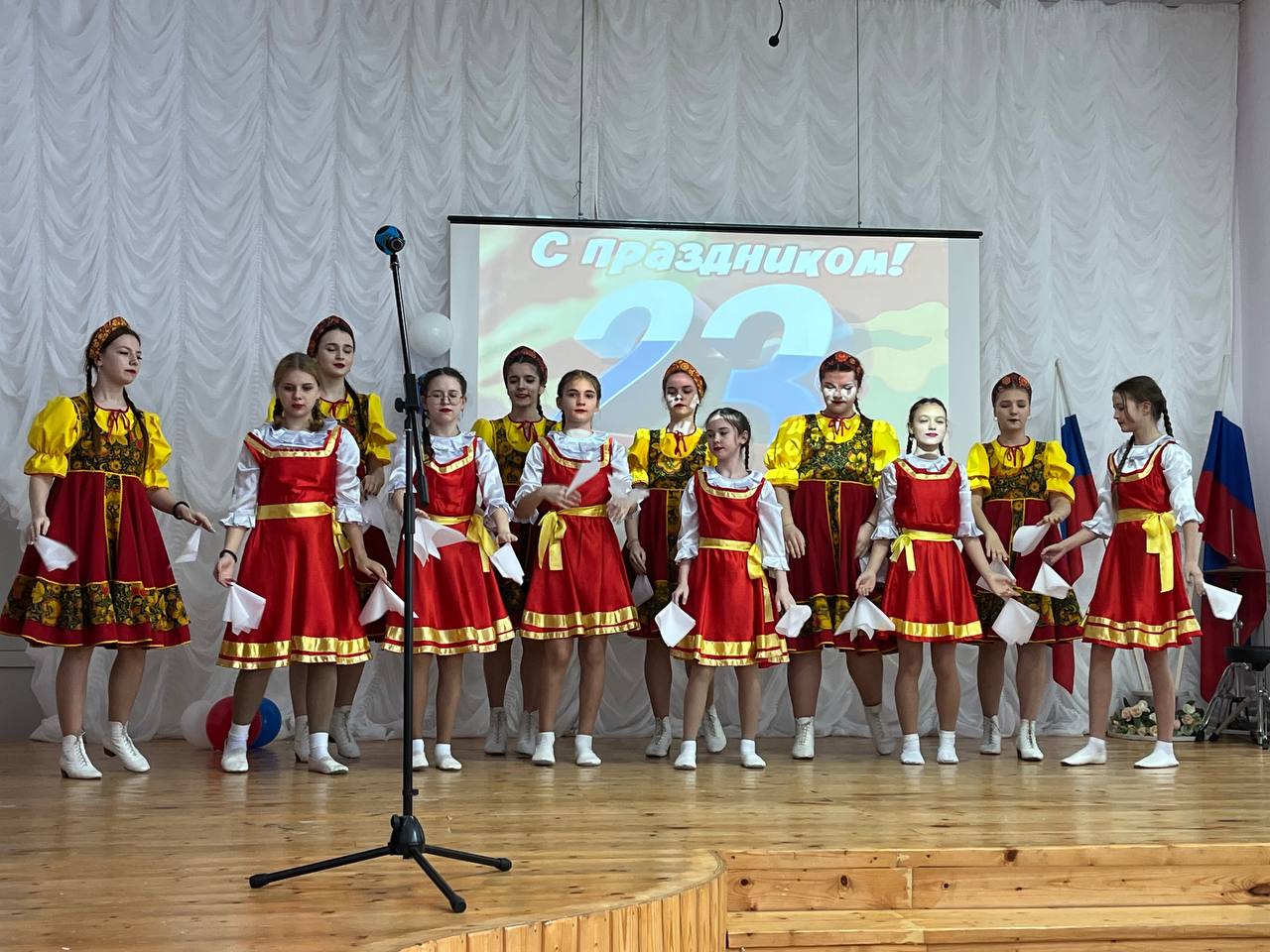 В преддверии Дня защитника Отечества в Клетне прошел праздничный патриотический концерт под названием "На страже Родины по имени Россия" В преддверии Дня защитника Отечества в Клетне прошел праздничный патриотический концерт под названием "На страже Родины по имени Россия"