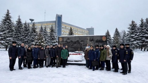 Для брянских школьников, которые являются курсантами военно-патриотического клуба «Резерв», провели учебно-ознакомительное занятие в академии Федеральной службы охраны России в городе Орел