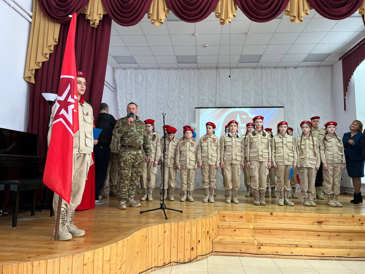 В преддверии Дня защитника Отечества в Клетне прошел праздничный патриотический концерт под названием "На страже Родины по имени Россия" В преддверии Дня защитника Отечества в Клетне прошел праздничный патриотический концерт под названием "На страже Родины по имени Россия"