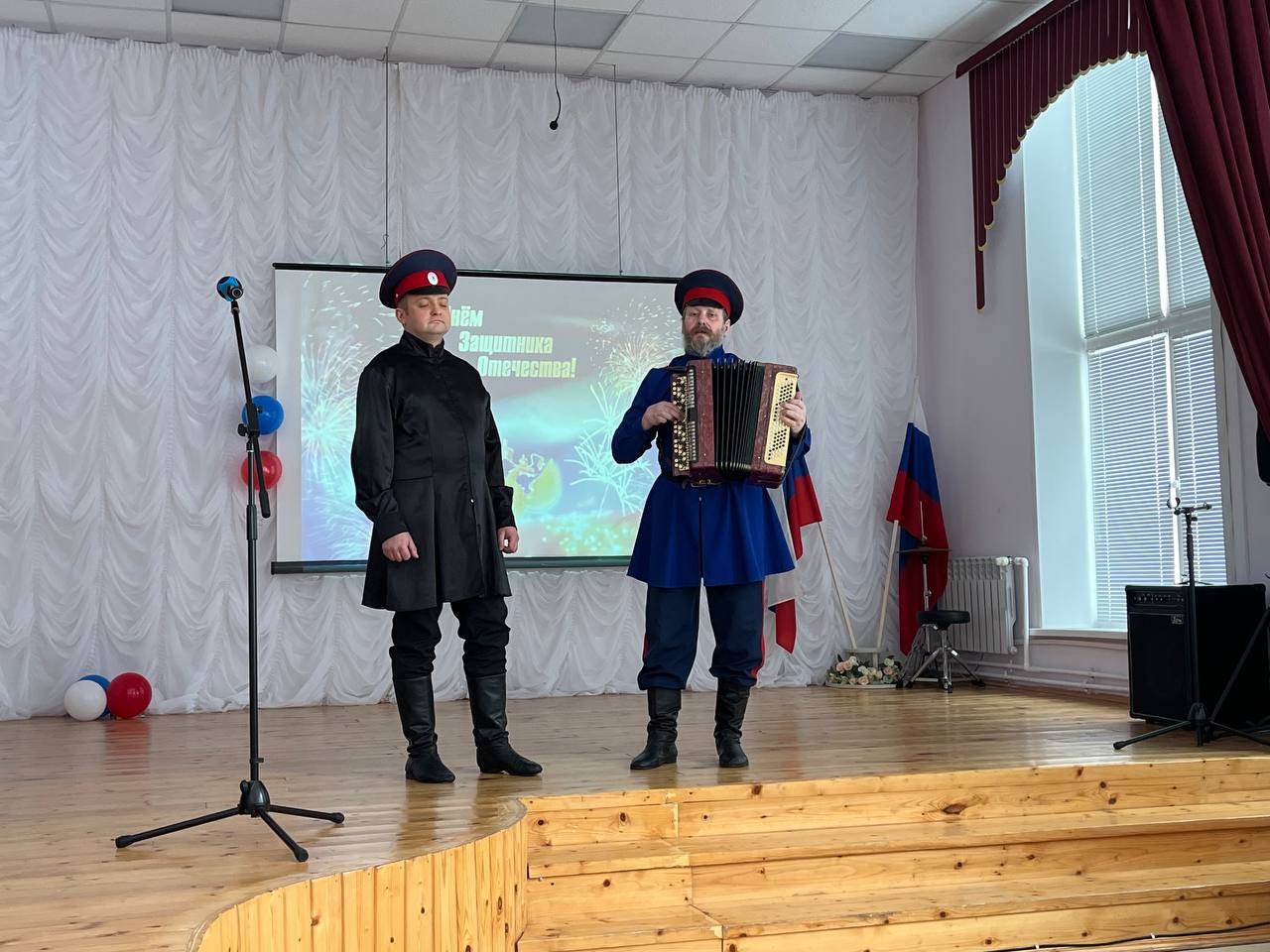 В преддверии Дня защитника Отечества в Клетне прошел праздничный патриотический концерт под названием "На страже Родины по имени Россия" В преддверии Дня защитника Отечества в Клетне прошел праздничный патриотический концерт под названием "На страже Родины по имени Россия"