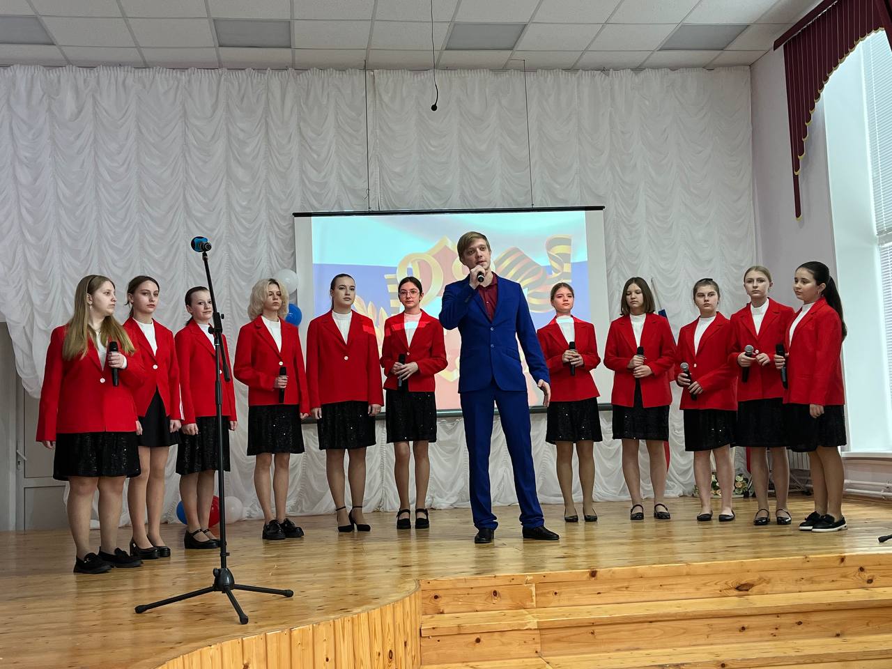 В преддверии Дня защитника Отечества в Клетне прошел праздничный патриотический концерт под названием "На страже Родины по имени Россия"