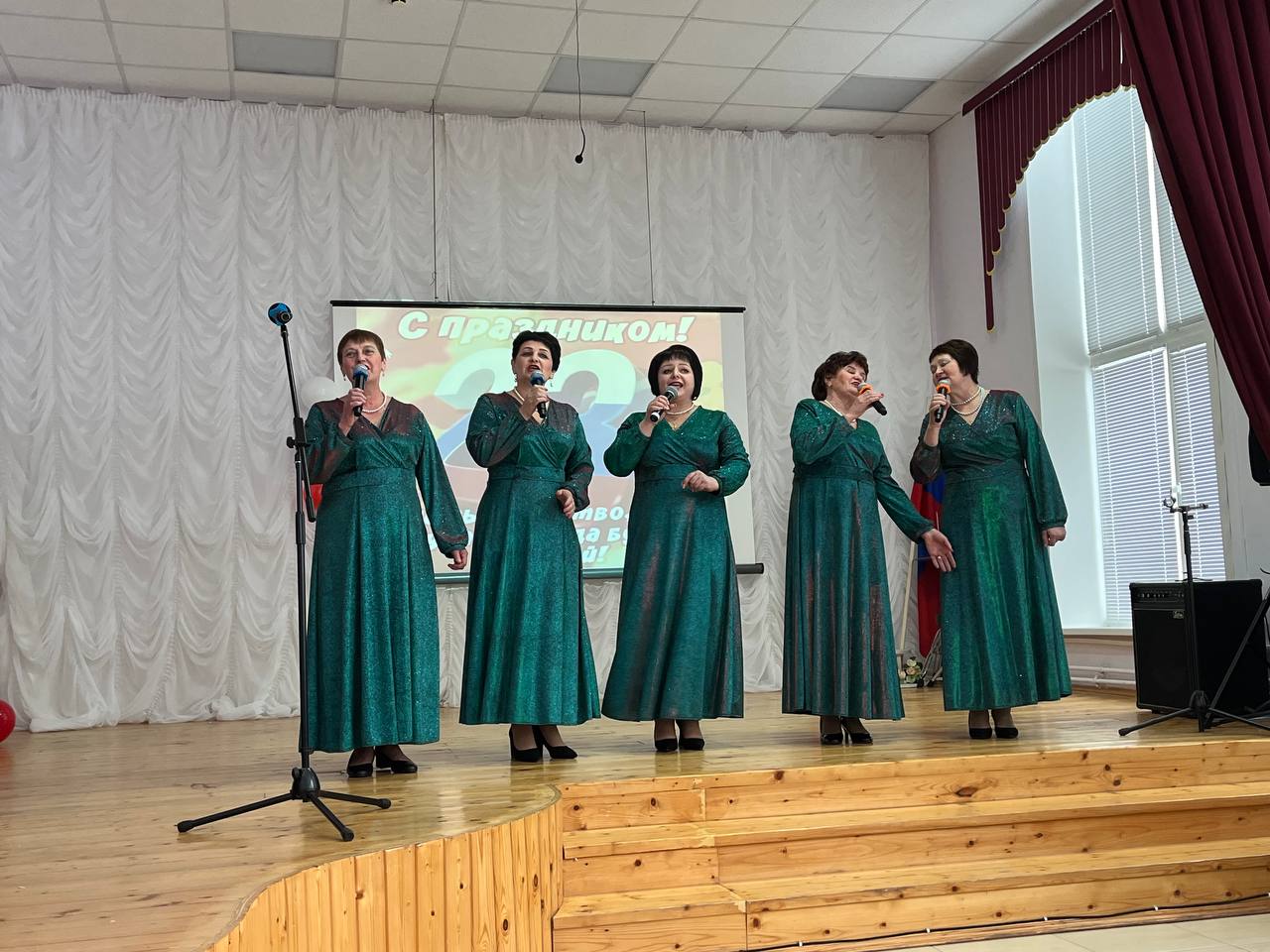 В преддверии Дня защитника Отечества в Клетне прошел праздничный патриотический концерт под названием "На страже Родины по имени Россия" В преддверии Дня защитника Отечества в Клетне прошел праздничный патриотический концерт под названием "На страже Родины по имени Россия"