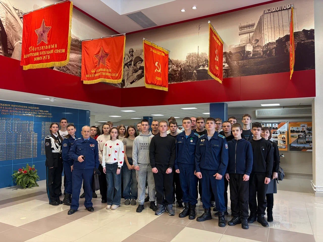 Для брянских школьников, которые являются курсантами военно-патриотического клуба «Резерв», провели учебно-ознакомительное занятие в академии Федеральной службы охраны России в городе Орел Для брянских школьников, которые являются курсантами военно-патриотического клуба «Резерв», провели учебно-ознакомительное занятие в академии Федеральной службы охраны России в городе Орел