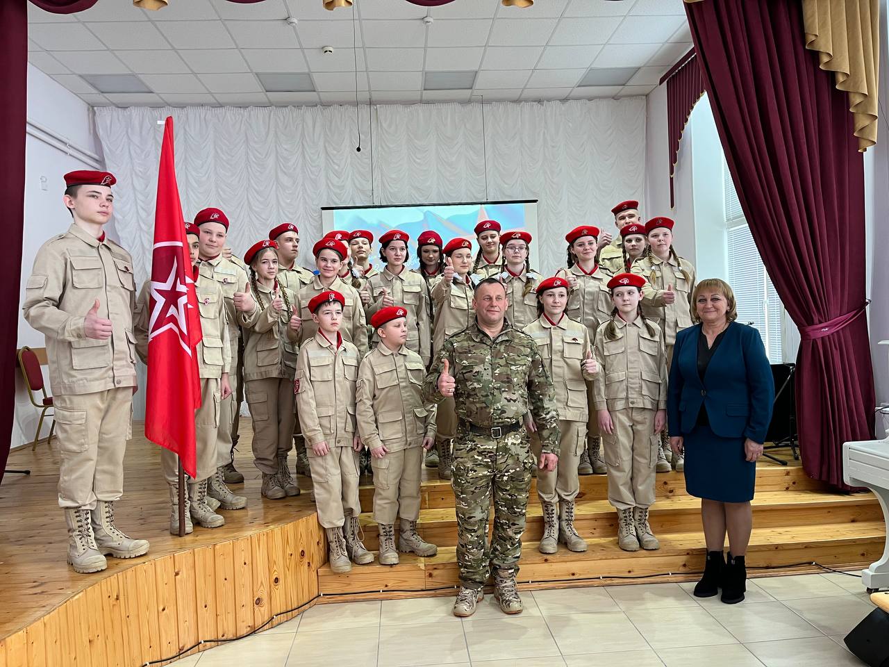 В преддверии Дня защитника Отечества в Клетне прошел праздничный патриотический концерт под названием "На страже Родины по имени Россия" В преддверии Дня защитника Отечества в Клетне прошел праздничный патриотический концерт под названием "На страже Родины по имени Россия"