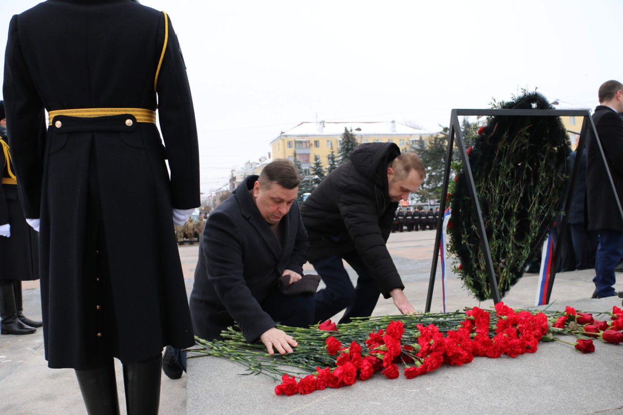 Вечная слава Героям: депутаты областной Думы почтили память павших защитников Отечества! Вечная слава Героям: депутаты областной Думы почтили память павших защитников Отечества!