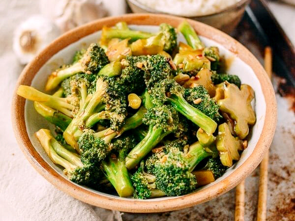 Брокколи в чесночном соусе: изысканный вкус с минимальными усилиями