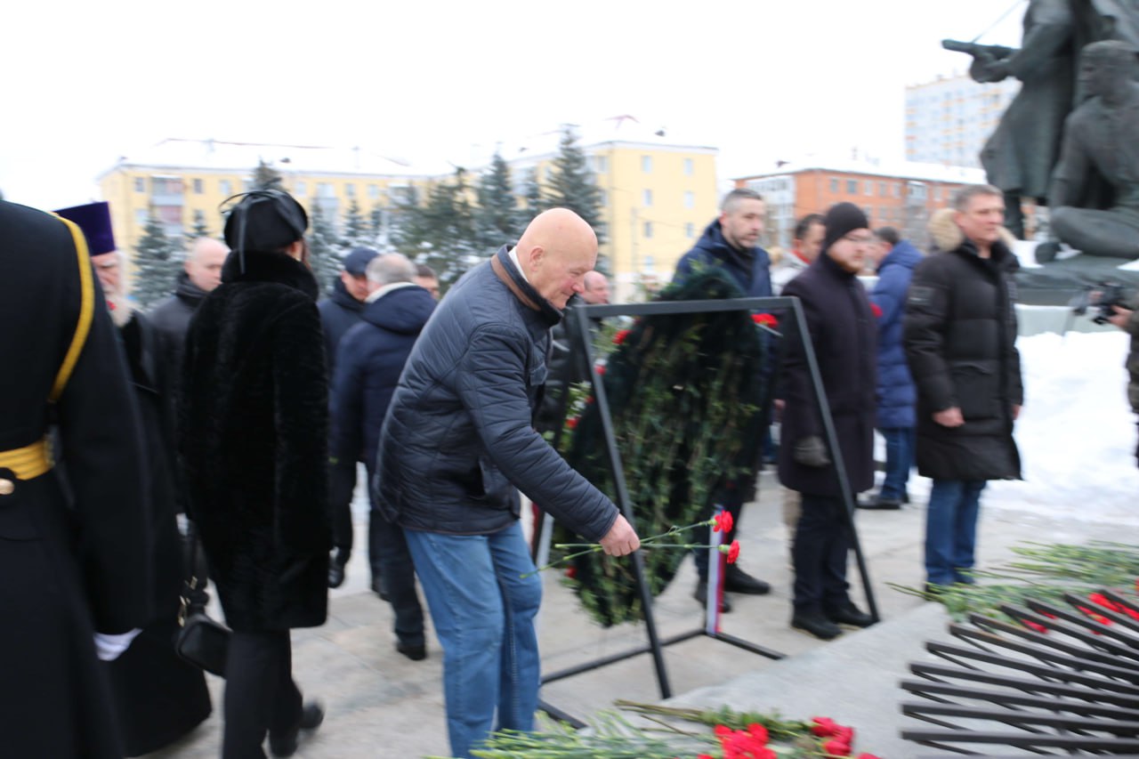 Вечная слава Героям: депутаты областной Думы почтили память павших защитников Отечества! Вечная слава Героям: депутаты областной Думы почтили память павших защитников Отечества!