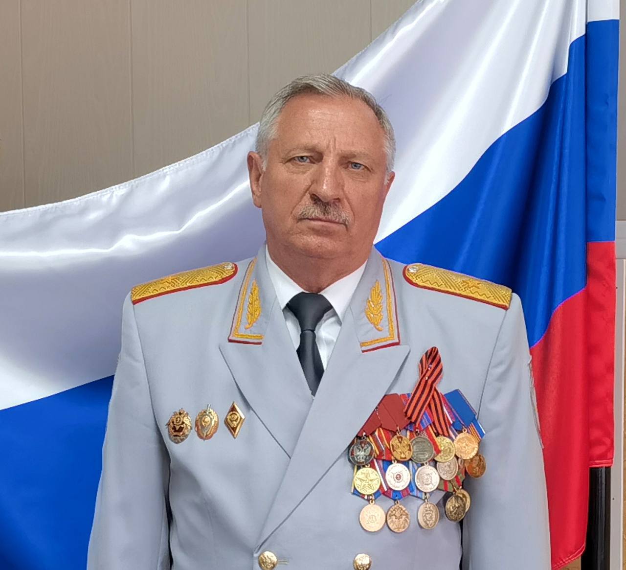 Уважаемые военнослужащие, ветераны и граждане, пребывающие в запасе Вооруженных Сил Российской Федерации! Дорогие земляки!