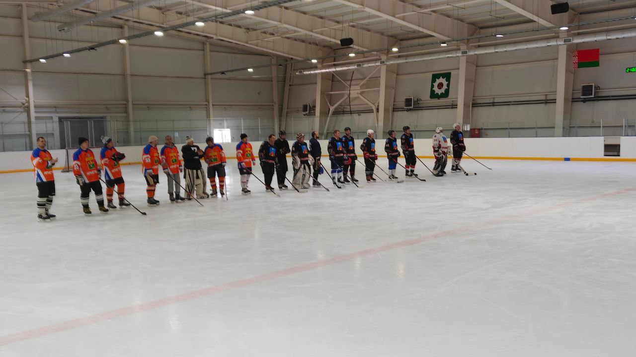 В городе Дятьково прошел хоккейный турнир в честь Дня защитника Отечества