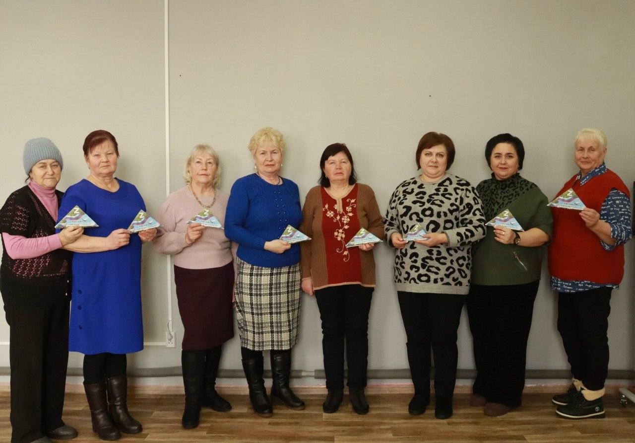 В этот знаменательный день, когда мы чествуем мужество и отвагу всех, кто посвятил себя служению Родине, особенно трогательным становится участие старшего поколения во Всероссийской благотворительной акции «Тепло для Героя»