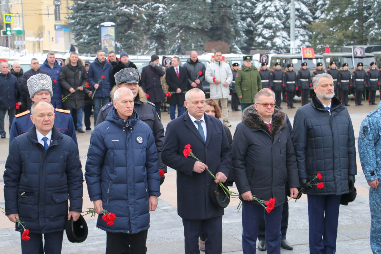 Вечная слава Героям: депутаты областной Думы почтили память павших защитников Отечества! Вечная слава Героям: депутаты областной Думы почтили память павших защитников Отечества!
