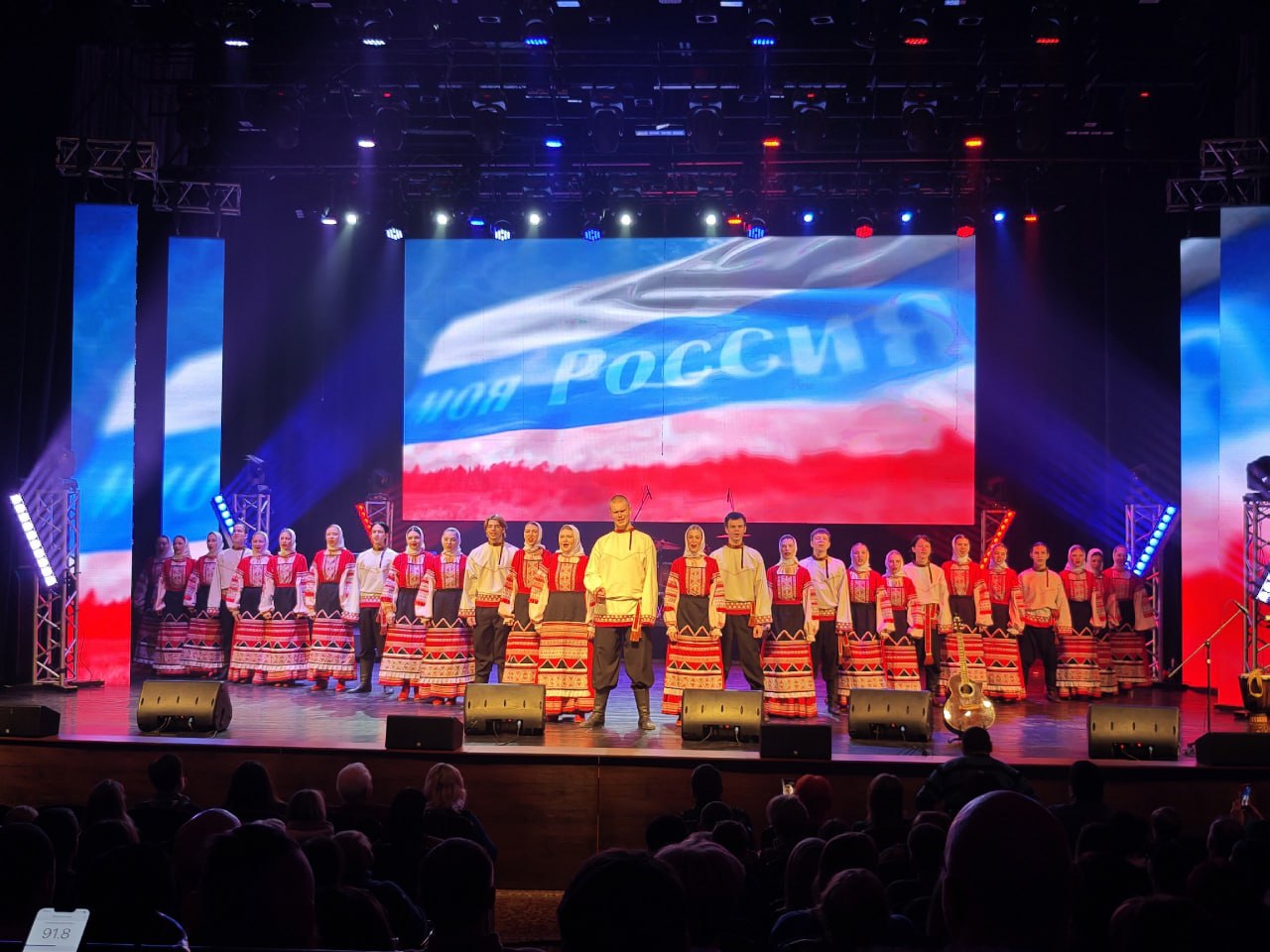 Вчера, в День защитника Отечества, на сцене к/з "Дружба" традиционно выступил ансамбль народной музыки «Ватага» Вчера, в День защитника Отечества, на сцене к/з "Дружба" традиционно выступил ансамбль народной музыки «Ватага»