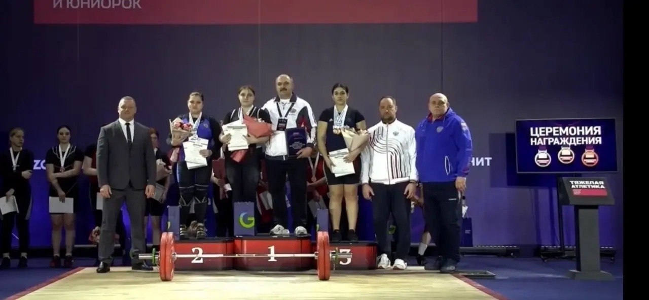 Дятьковский спортсмены успешно выступили в Первенстве России по тяжёлой атлетике среди юниоров и юниорок Дятьковский спортсмены успешно выступили в Первенстве России по тяжёлой атлетике среди юниоров и юниорок
