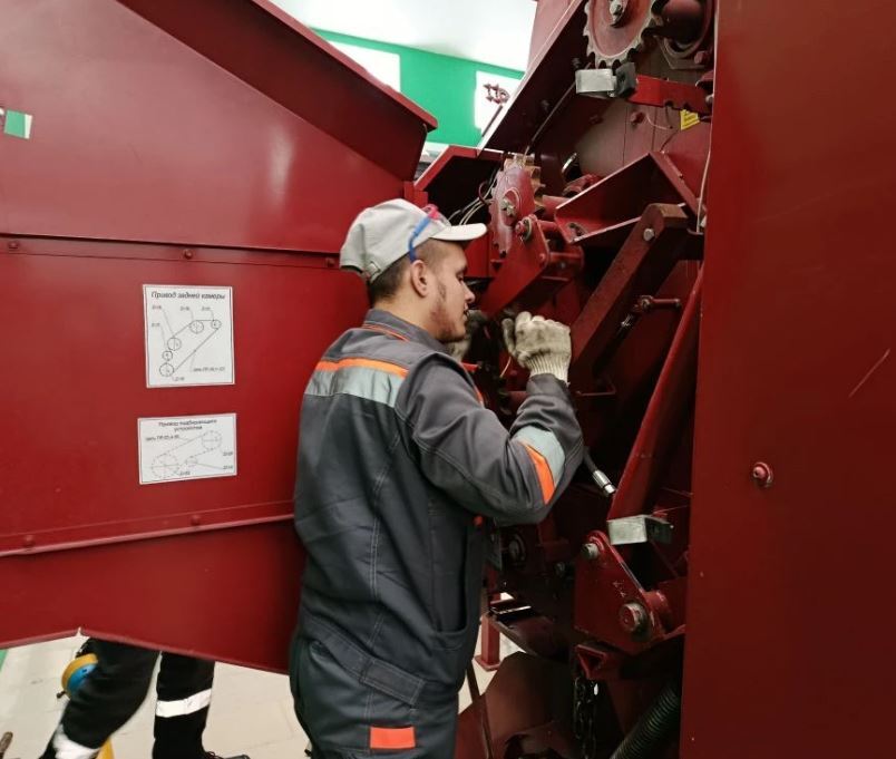 19 февраля 2026года делегация департамента сельского хозяйства Брянской области с рабочим визитом посетила ГАПОУ «Суражский промышленно аграрный техникум» 19 февраля 2026года делегация департамента сельского хозяйства Брянской области с рабочим визитом посетила ГАПОУ «Суражский промышленно аграрный техникум»