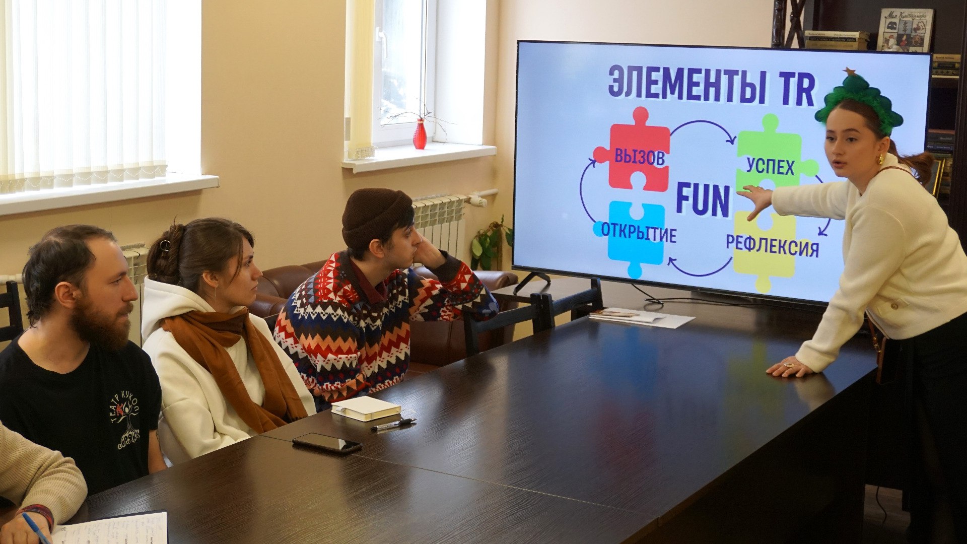 Театр без границ: брянских кукольников обучают работе с особенными зрителями