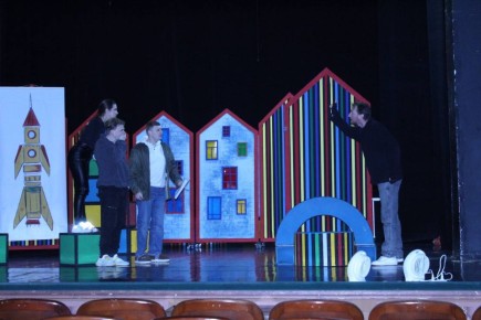 Продолжается работа творческого коллектива Брянского ТЮЗа над постановкой спектакля «Денискины рассказы» (6+) по книге Виктора Драгунского