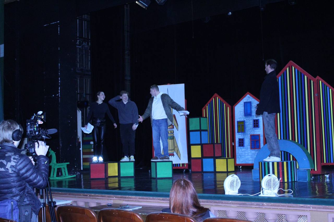 Продолжается работа творческого коллектива Брянского ТЮЗа над постановкой спектакля «Денискины рассказы» (6+) по книге Виктора Драгунского Продолжается работа творческого коллектива Брянского ТЮЗа над постановкой спектакля «Денискины рассказы» (6+) по книге Виктора Драгунского