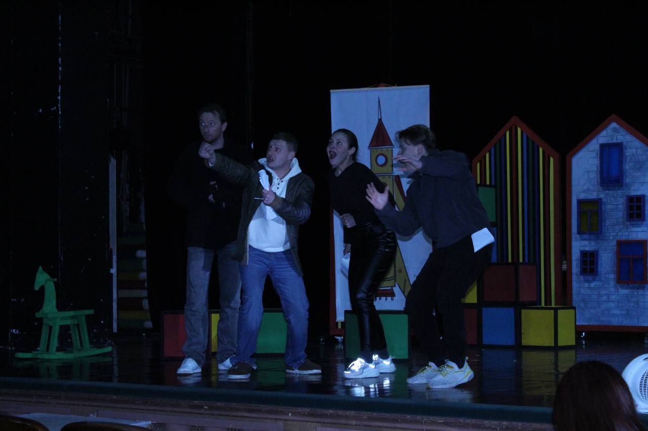 Продолжается работа творческого коллектива Брянского ТЮЗа над постановкой спектакля «Денискины рассказы» (6+) по книге Виктора Драгунского Продолжается работа творческого коллектива Брянского ТЮЗа над постановкой спектакля «Денискины рассказы» (6+) по книге Виктора Драгунского