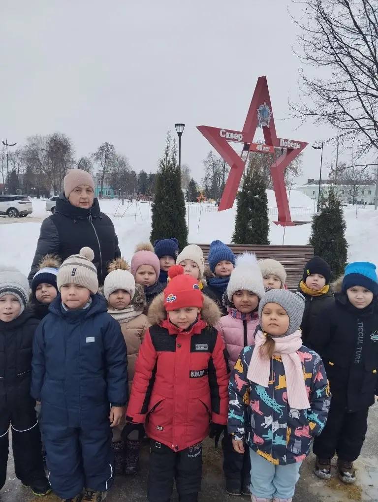 Ребята из д/с Гуси-Лебеди группы «Колокольчик» - воспитанники кружка «Растим патриотов» Ребята из д/с Гуси-Лебеди группы «Колокольчик» - воспитанники кружка «Растим патриотов»