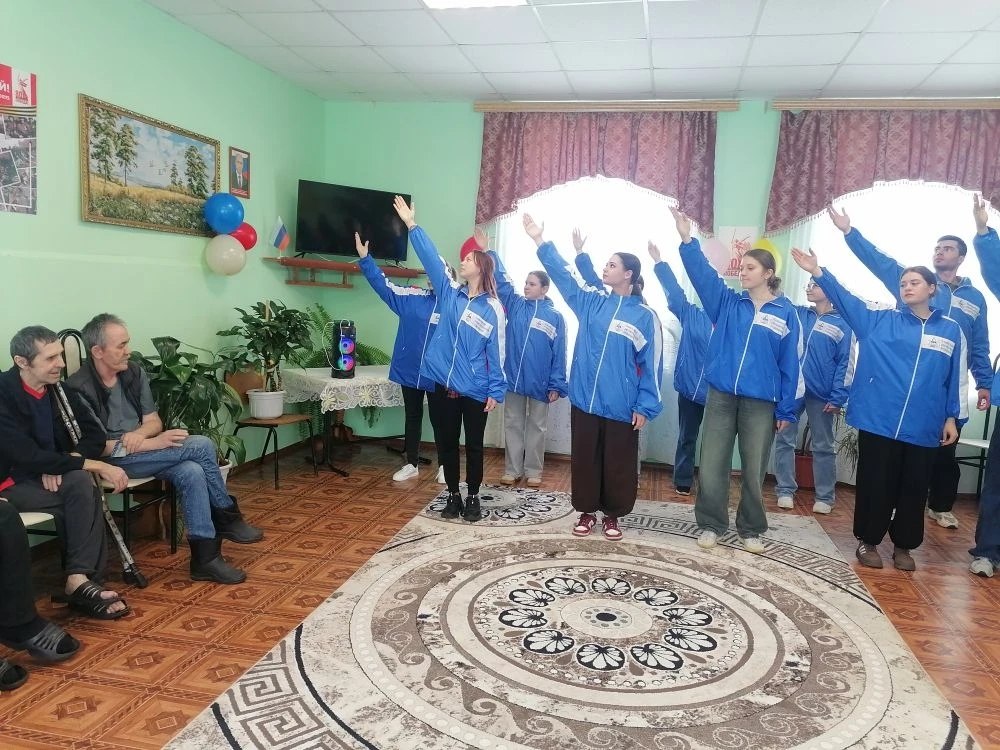 Сегодня Дом социального обслуживания Брасовского района принял особенных гостей – отряд "Полярный экспресс" из города Брянска, участники всероссийской патриотической акции "Снежный десант" Сегодня Дом социального обслуживания Брасовского района принял особенных гостей – отряд "Полярный экспресс" из города Брянска, участники всероссийской патриотической акции "Снежный десант"