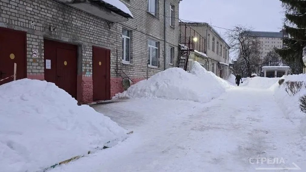 В Брянске продолжается расчистка улиц от снега В Брянске продолжается расчистка улиц от снега