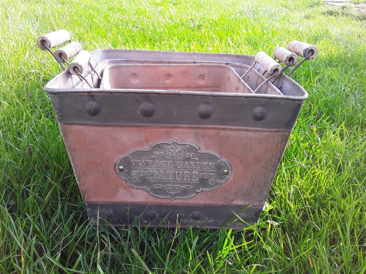 Металлические кашпо для сада: долговечность и стиль в одном изделии