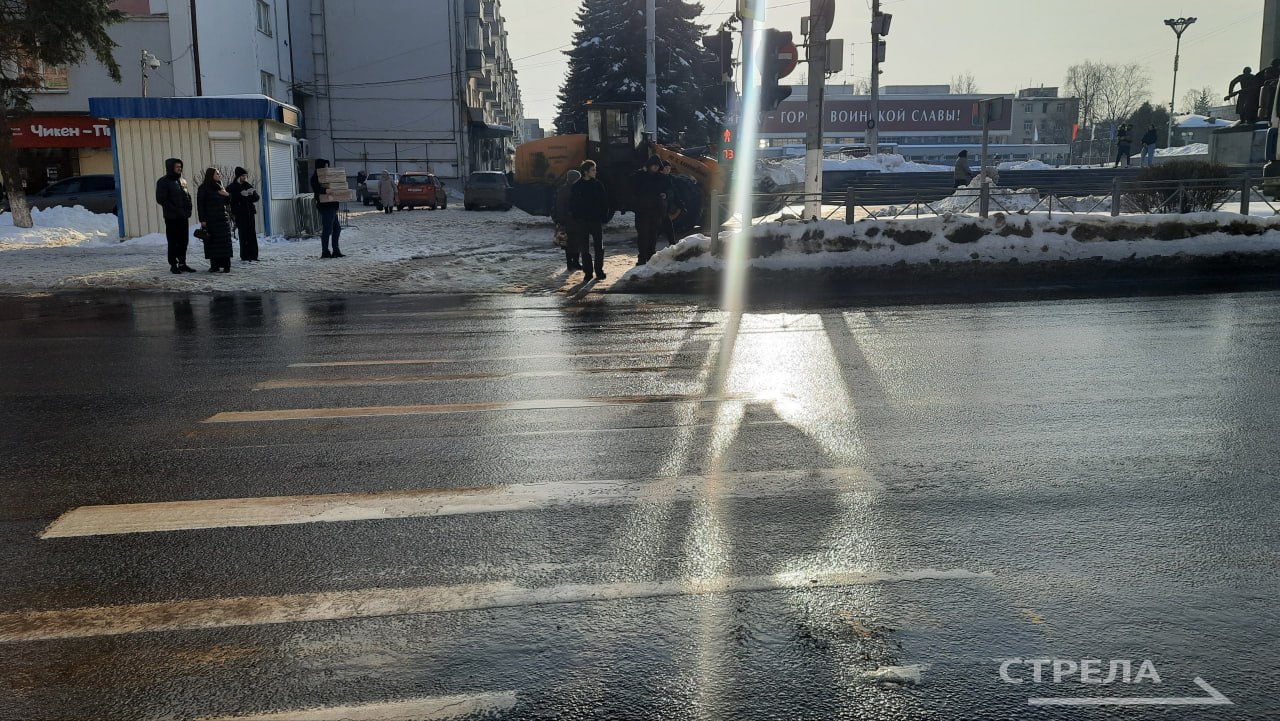 На территории города Брянска специализированная техника дорожного управления, а также ручные бригады продолжают заниматься расчисткой улиц от скопившегося снега На территории города Брянска специализированная техника дорожного управления, а также ручные бригады продолжают заниматься расчисткой улиц от скопившегося снега