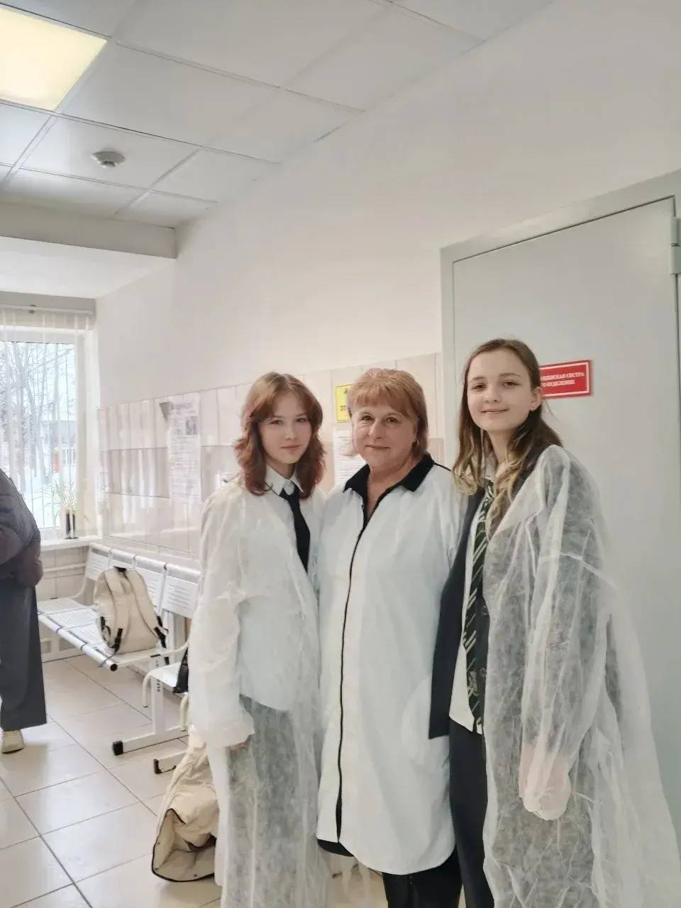 27 февраля ученки 8-10 классов МАУО ССОШ №3 побывали на увлекательной экскурсии в Страродубской ЦРБ 27 февраля ученки 8-10 классов МАУО ССОШ №3 побывали на увлекательной экскурсии в Страродубской ЦРБ