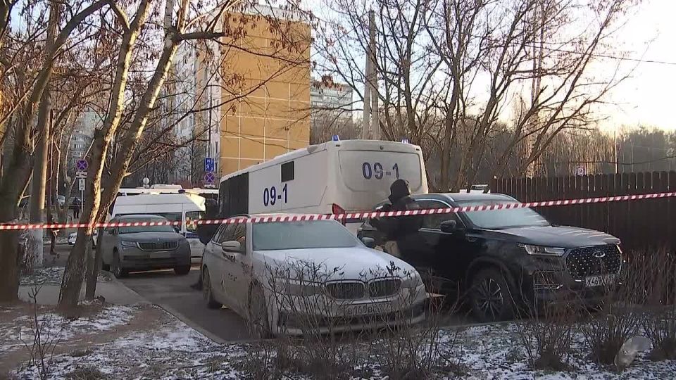 Этот репортаж по следам недавних событий должен напомнить каждому о необходимости соблюдения бдительности и осторожности при общении с незнакомцами, кем бы они ни представлялись