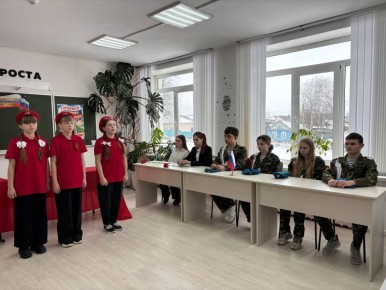 2 марта в МБОУ «Краснооктябрьская СОШ» состоялось торжественное и глубоко трогательное событие - «Урок мужества», посвященный открытию Парт Героев