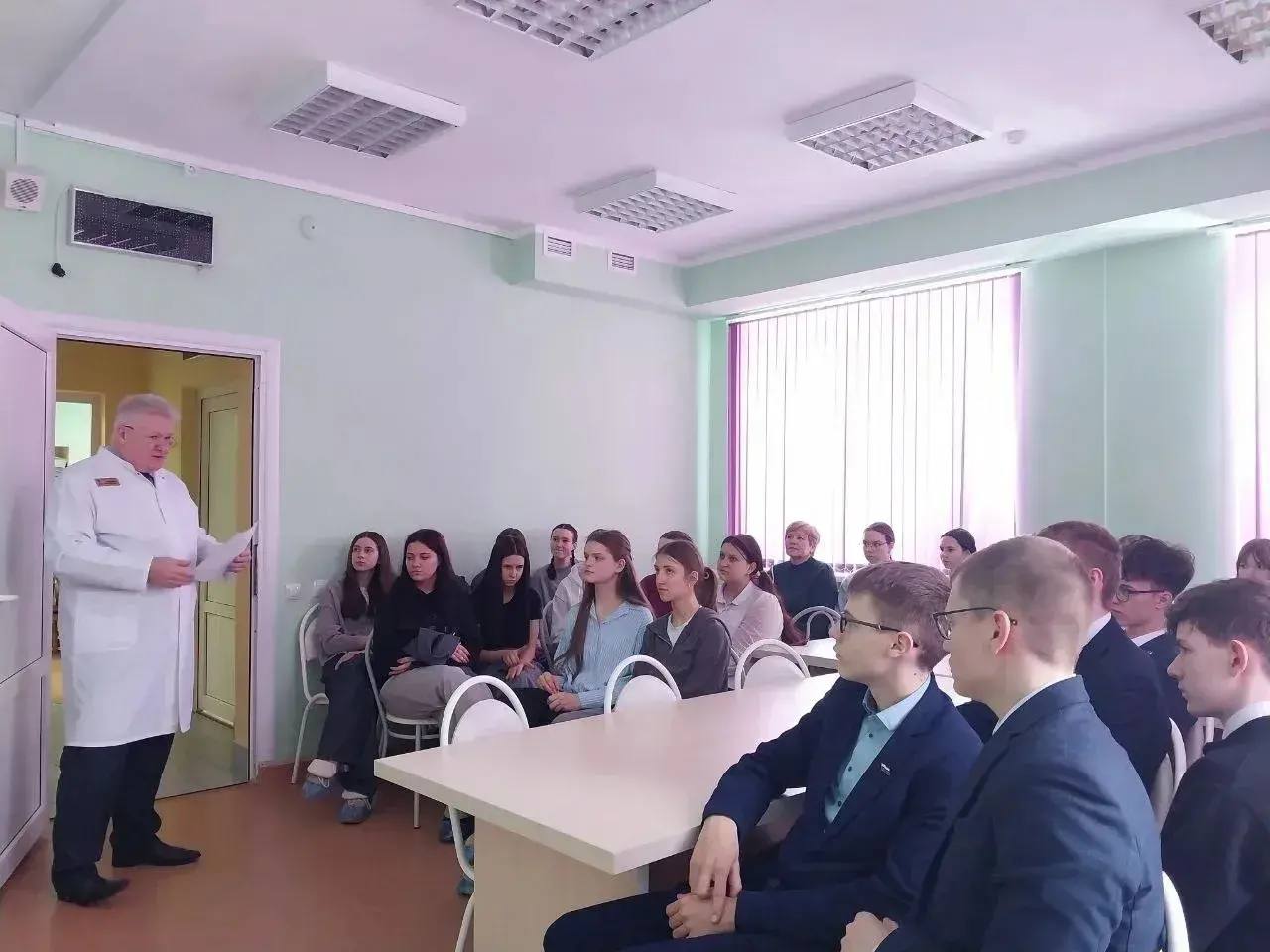 27 февраля ученки 8-10 классов МАУО ССОШ №3 побывали на увлекательной экскурсии в Страродубской ЦРБ 27 февраля ученки 8-10 классов МАУО ССОШ №3 побывали на увлекательной экскурсии в Страродубской ЦРБ