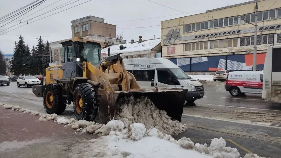 За сутки с улиц Брянска вывезли еще 2056 тонн снега