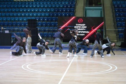 На большой арене Дворца единоборств им. Артема Осипенко прошли чемпионат и Первенство Брянской области по фитнес-аэробике и хип-хопу