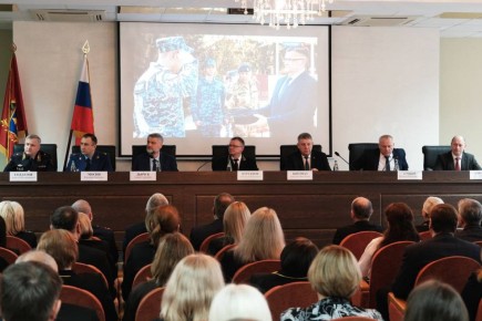 Сегодня прокурор области Владимир Мосин принял участие в итоговом совещании, посвященном результатам работы судов общей юрисдикции Брянской области за 2025 год