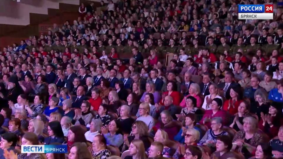 Брянчанок поздравили с 8 Марта концертом