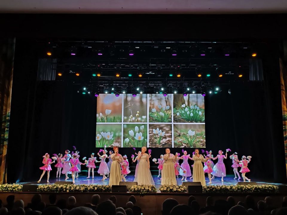 Сегодня на сцене к/з "Дружба" состоялся праздничный концерт «Вам, любимые!», посвящённый Международному женскому дню