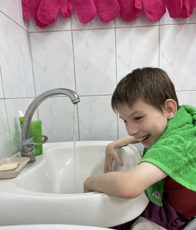 Знаем, знаем, да-да-да,. Где ты прячешься вода!