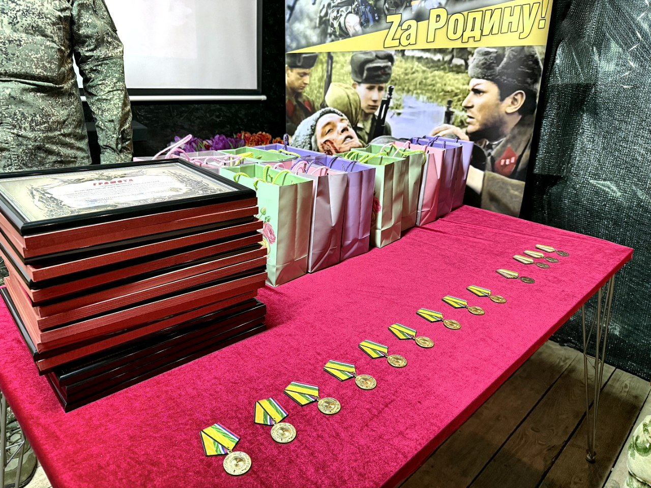 Артём Туров: Поздравили с Женским днем наших девушек, несущих ратную службу в зоне проведения СВО Артём Туров: Поздравили с Женским днем наших девушек, несущих ратную службу в зоне проведения СВО