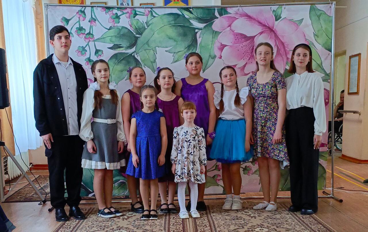 «Музыкальный букет». В Государственном бюджетном социальном учреждении «Дом социального обслуживания Дятьковского района» прошло праздничное мероприятие, посвященное Международному женскому дню