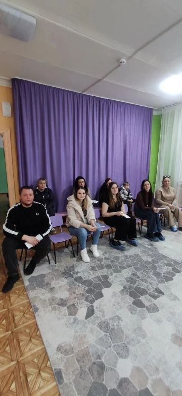 11 марта учитель-логопед МБУ-КГЦППМиСП Чуйко Наталья Анатольевна провела встречу с родителями старшей группы детского сада №15»Белочка» по теме «Особенности и проблемы речевого развития детей старшего дошкольного возраста»