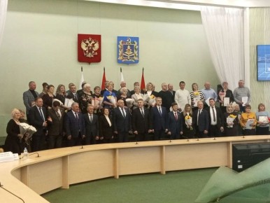 Сегодня в Хрустальном зале Правительства Брянской области состоялось торжественное мероприятие, посвященное Дню работников бытового обслуживания населения и жилищно-коммунального хозяйства