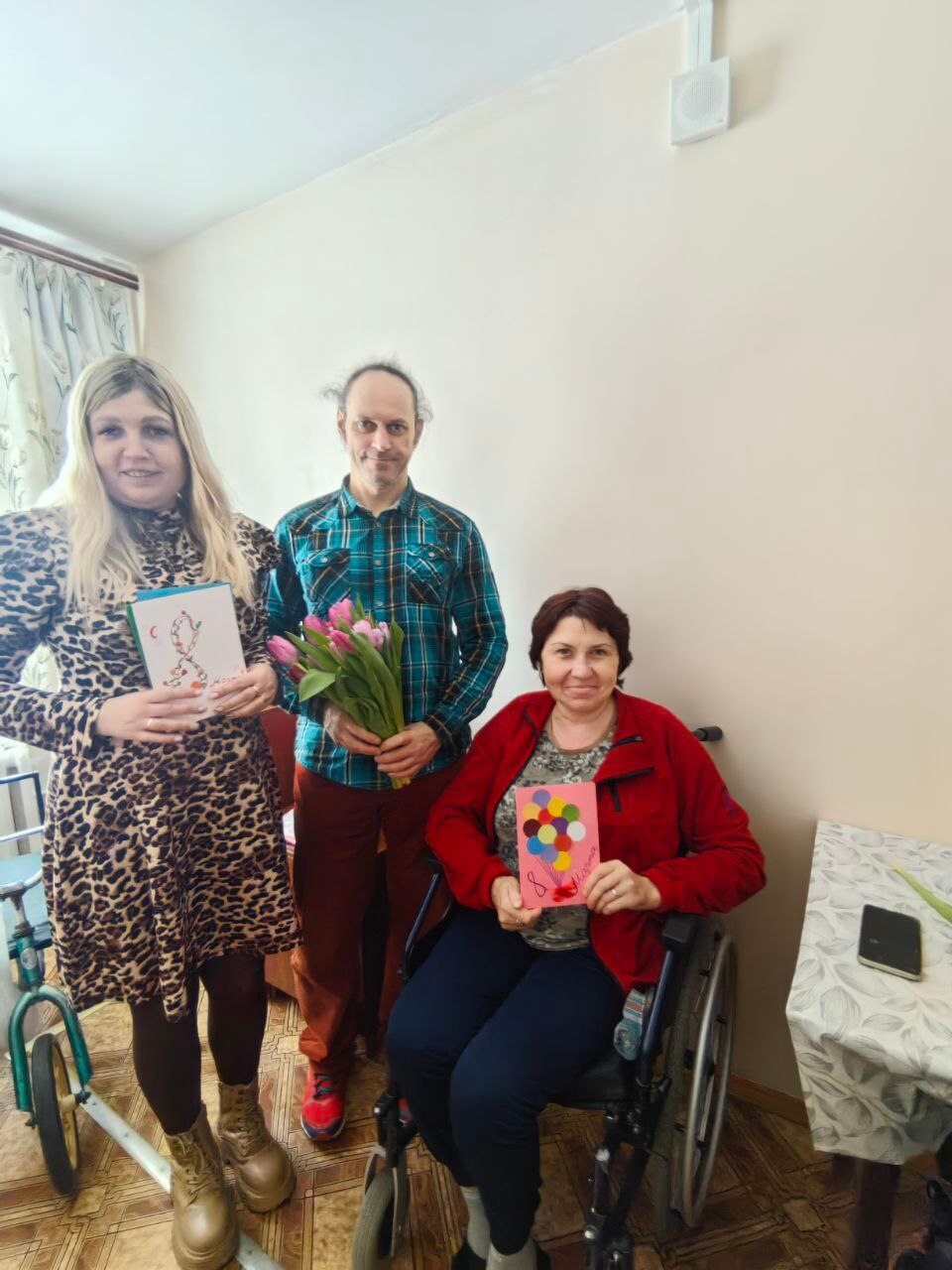 Что может быть лучше весеннего солнца? Конечно, встреча с волонтерами инициативной группы «Бабушкина улыбка»! Сегодня они принесли в Дарковичский дом социального обслуживания много света и тепла! Что может быть лучше весеннего солнца? Конечно, встреча с волонтерами инициативной группы «Бабушкина улыбка»! Сегодня они принесли в Дарковичский дом социального обслуживания много света и тепла!