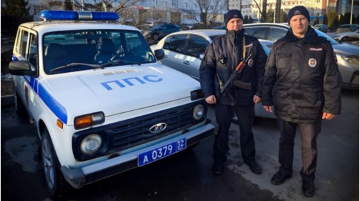 Жительница Брянска поблагодарила полицейских за найденные документы