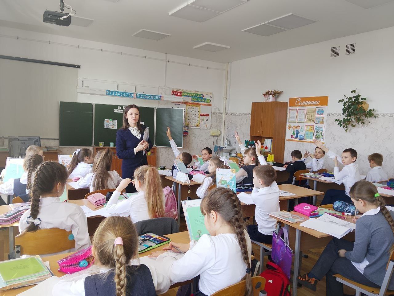 Признавая жизненную важность финансовой грамотности для людей всех возрастов, ГКУ «ЦЗН Выгоничского района организовал познавательное мероприятие «Введение в финансовую грамотность» для младших классов» Выгоничской средней...